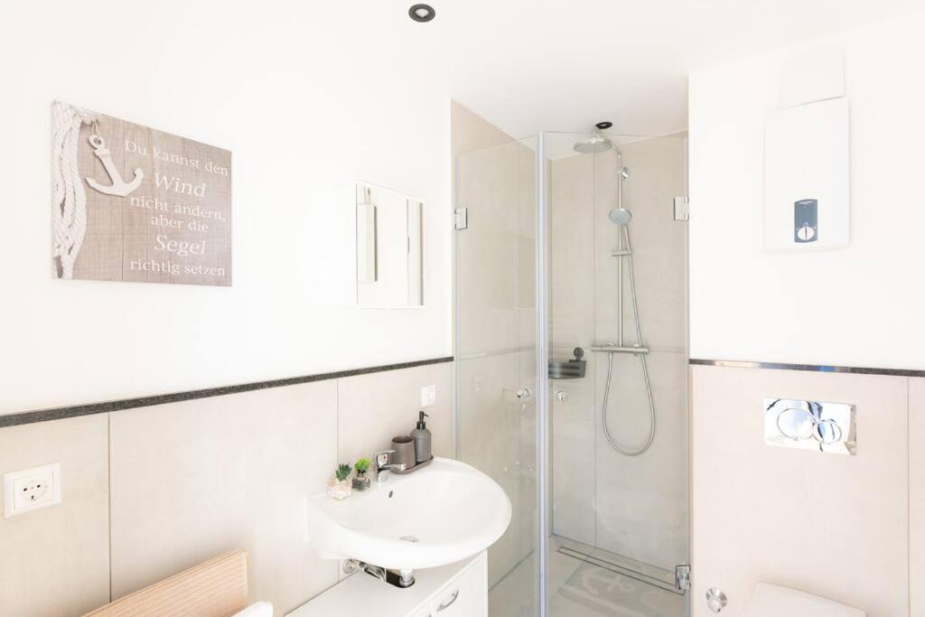 - Sea Apartment Duisburg Center & Parking Spaces & Kingsize Bett - Central Station Hbf - Exteriör bild